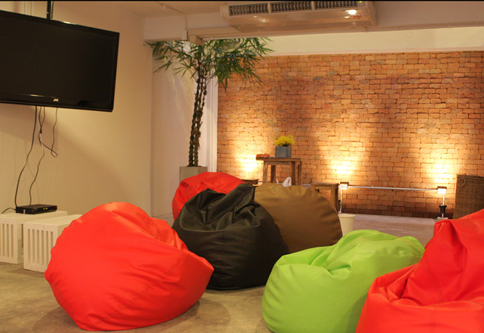 Cute sitting room at HQ Hostel in Bangkok