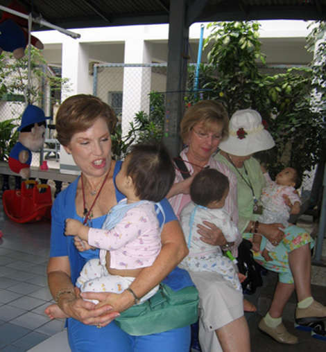 volunteer babies thailand