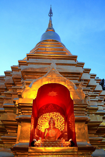 chiang mai temple and buddha statue
