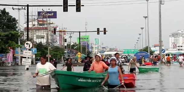 Screenshot from Roger Arnold's video of a flooded Ayutthaya