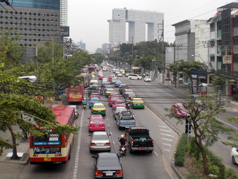 traffic on pahonyothin bangkok
