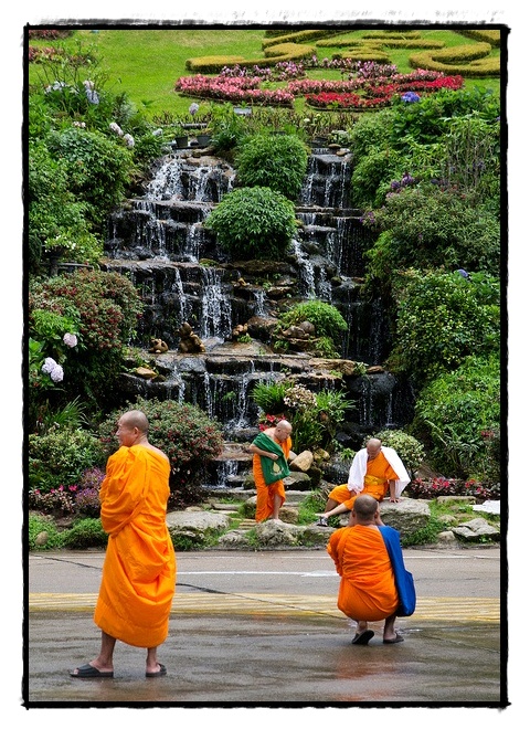 monks day off thailand