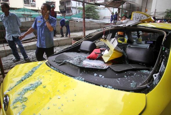 skytrain beams fall on cars bangkok