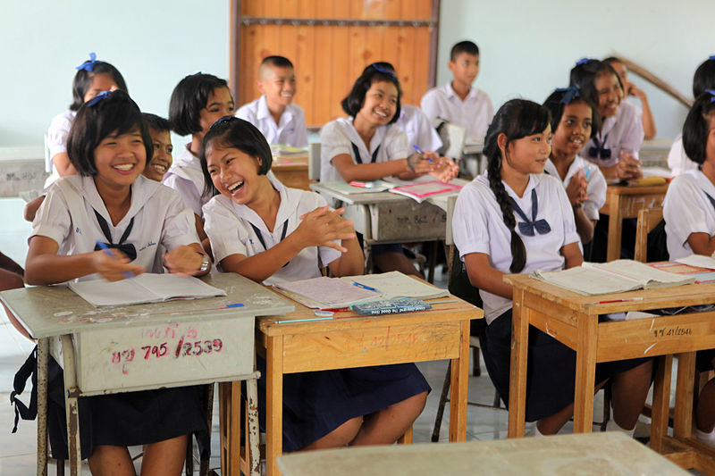 teaching thailand students