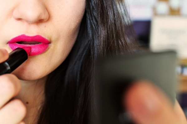 woman-makeup-beauty-lipstick-large