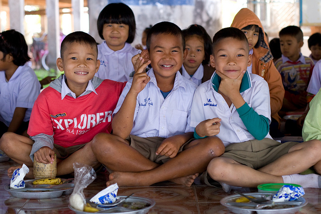 teaching kids in thailand