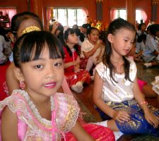 thai kids dressed up for wai kru day