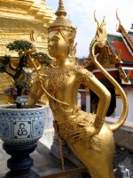 golden statue grand palace
