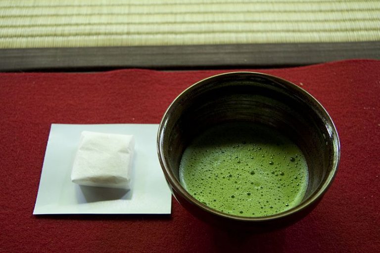How to Make Your Feet Soft and Pretty with a Thai Green Tea Foot Bath