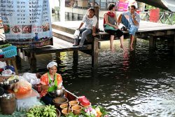 taling chan floating market