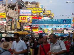 khao san road crowds