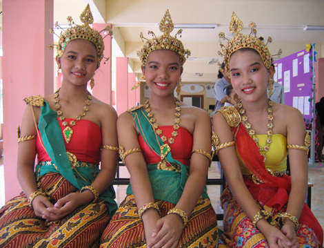 thai women