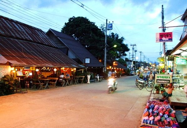 640px-pai_street