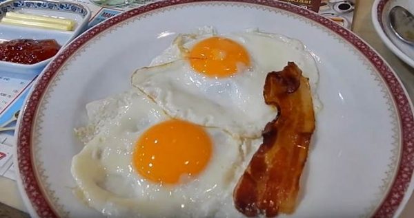 american breakfast took lae dee bangkok