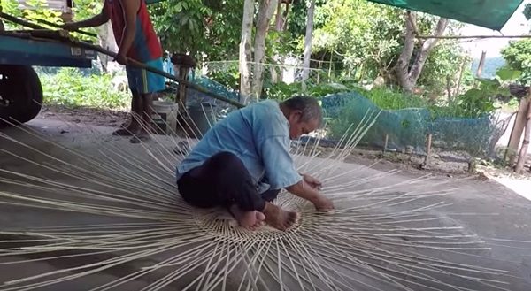 How to make a traditional Thai chicken coop
