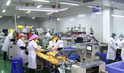 workers in China packing facemasks due to Wuhan virus